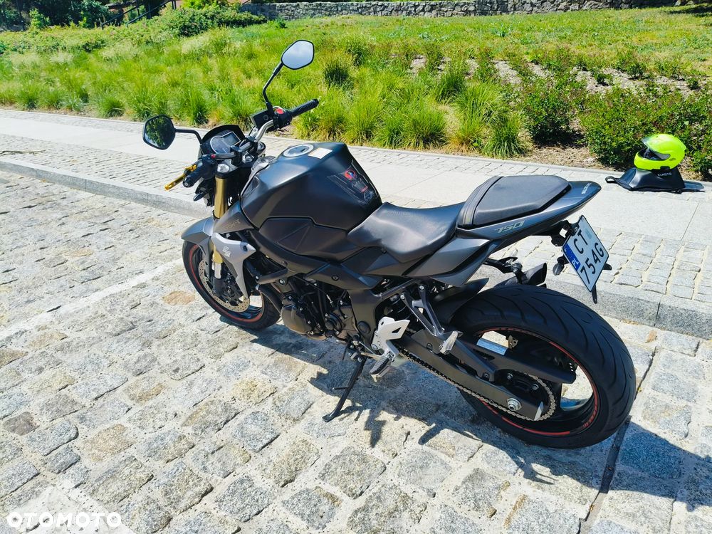 Suzuki GSR - 10