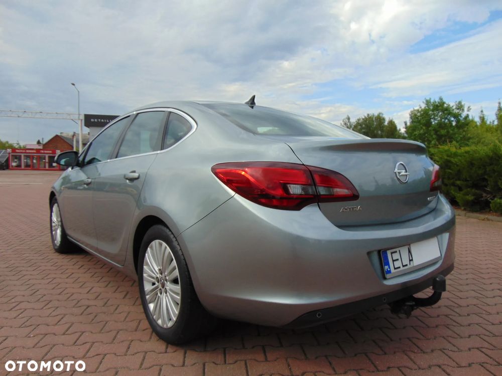 Opel Astra 1.7 CDTI DPF Exklusiv - 10