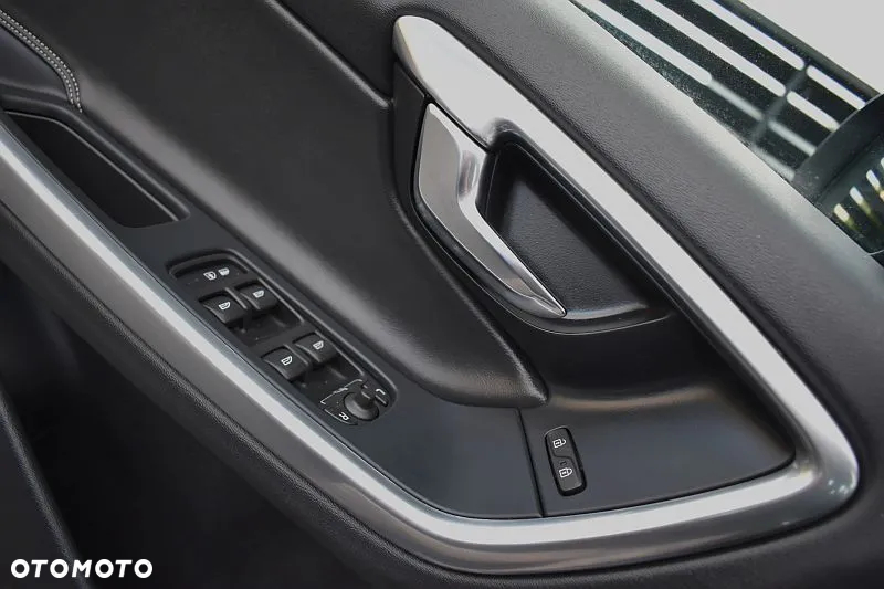 Volvo V60 D4 R-Design - 18