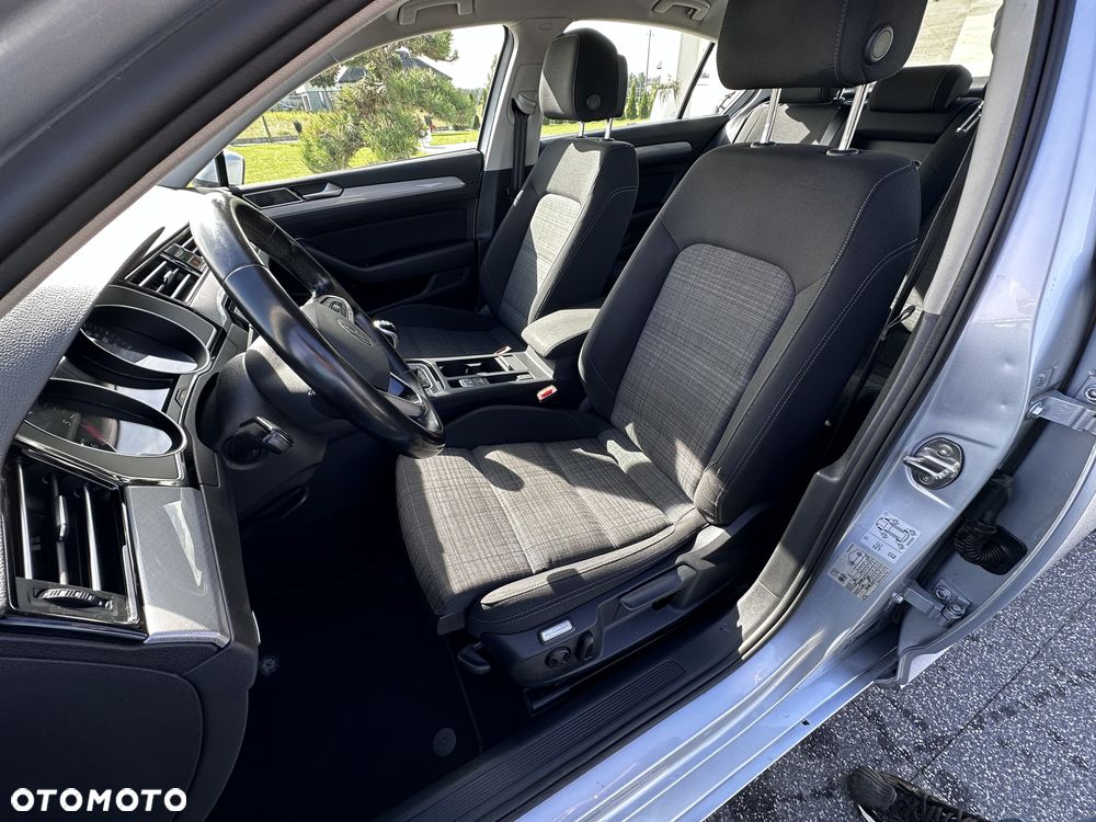Volkswagen Passat - 13