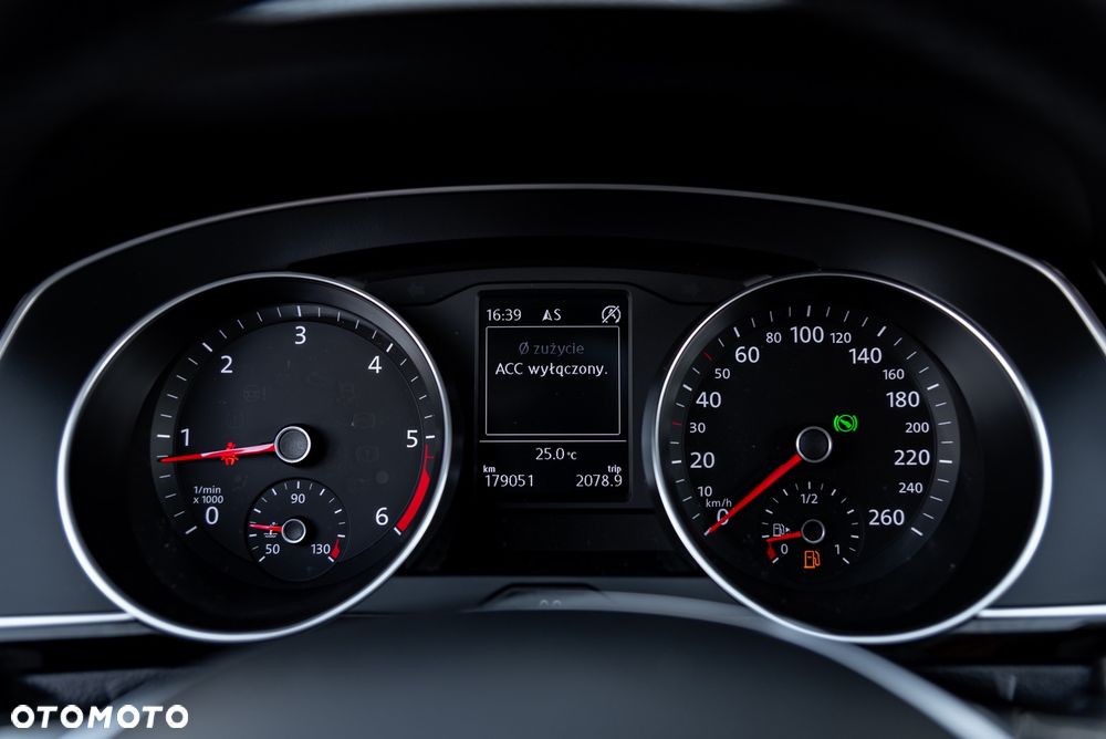 Volkswagen Passat Variant 2.0 TDI SCR DSG Trendline - 30