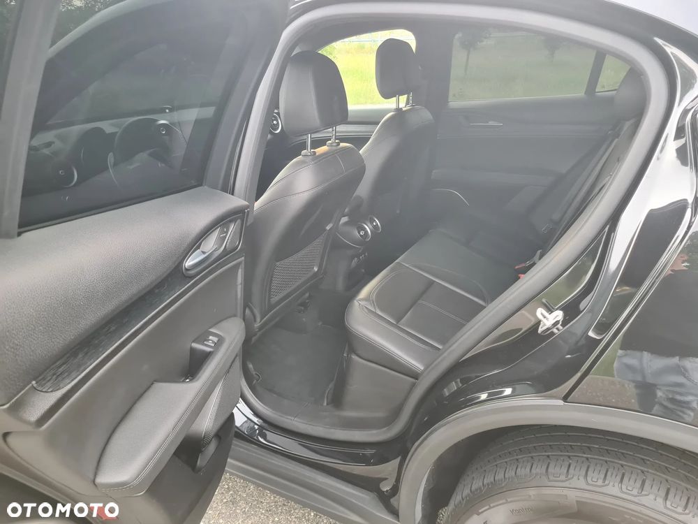 Alfa Romeo Stelvio 2.0 Turbo 16V AT8-Q4 Veloce - 14