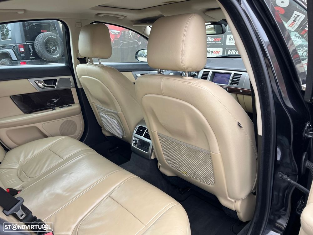 Jaguar XF 2.2 D Luxury - 55