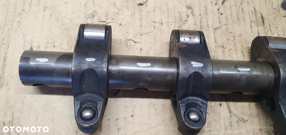 Wałek rozrządu pompowtryskiwaczy popychacze VW Passat B6 2.0 TDI - 2