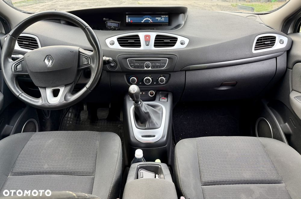 Renault Scenic 1.9 dCi Privilege - 9