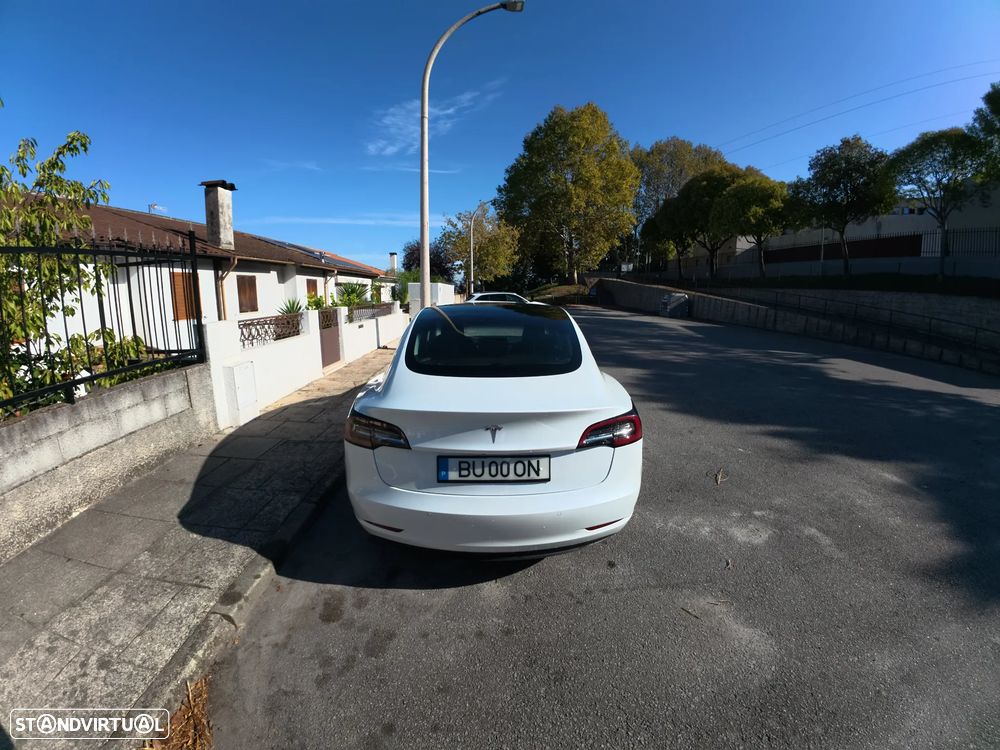 Tesla Model 3 Standard Range Plus RWD — fotografia 9