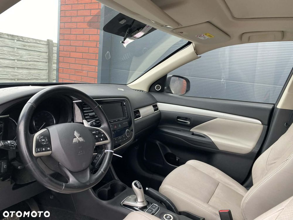 Mitsubishi Outlander 2.4 4WD - 8