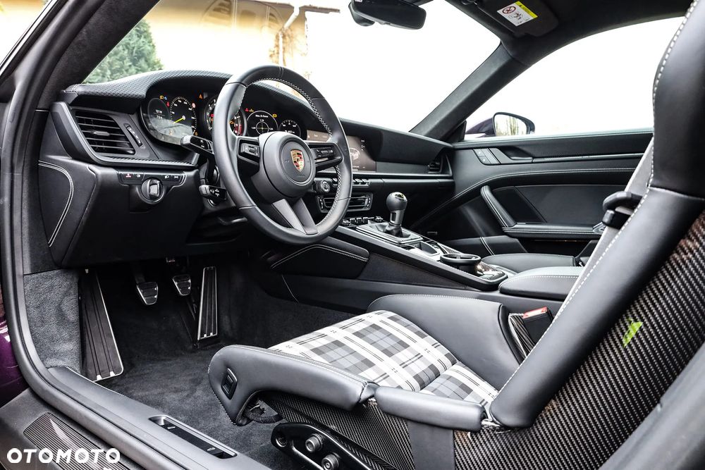 Porsche 911 GT3 Touring - 8