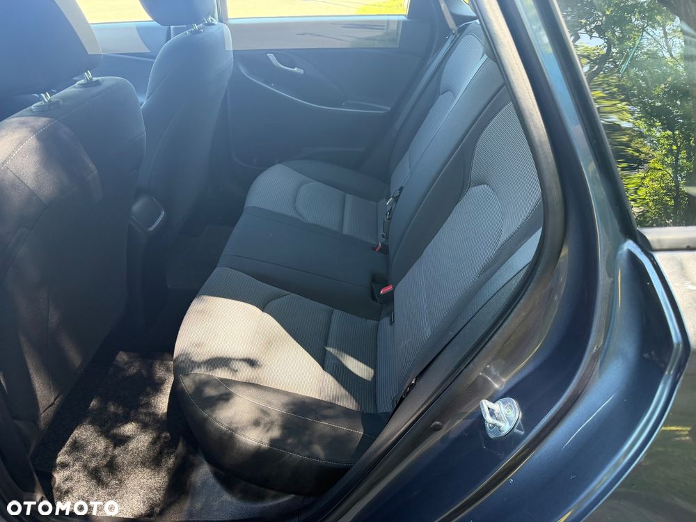 Hyundai i30 1.4 Classic + - 17