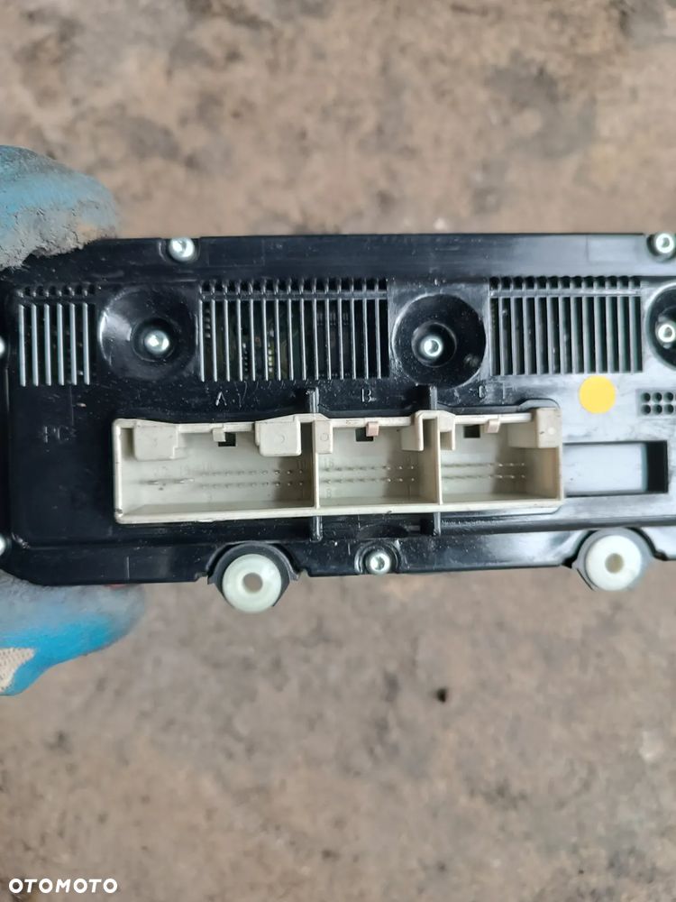 VW TOURAN I GOLF V PANEL KLIMATYZACJI Z FUNKCJĄ GRZANYCH FOTELI - 2