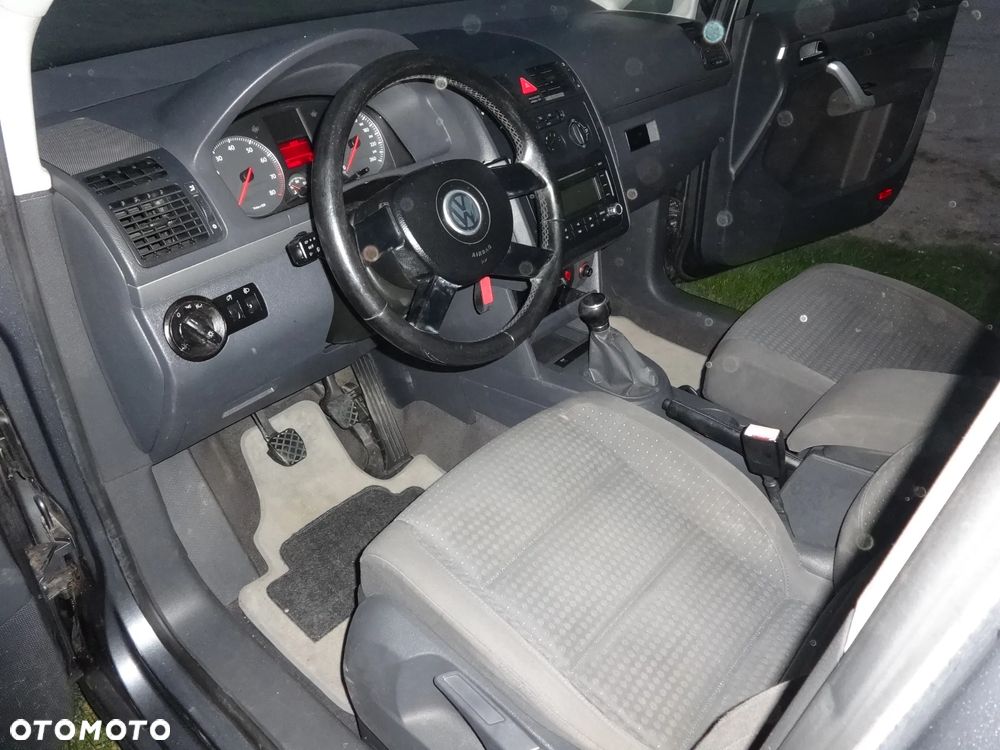 Volkswagen Touran 1.6 FSI Trendline - 8