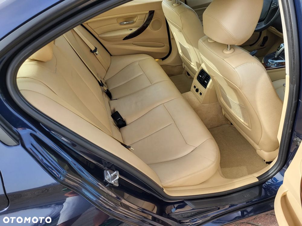 BMW Seria 3 328i xDrive - 15