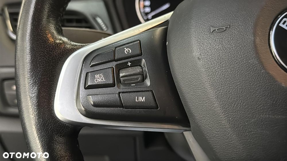 BMW Seria 2 218d - 31