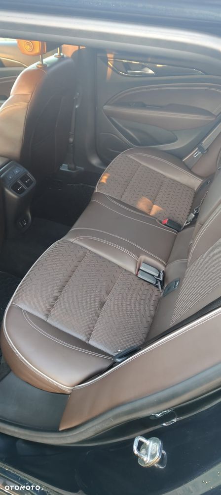 Opel Insignia 2.0 T 4x4 Exclusive S&S - 29