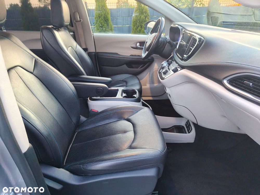 Chrysler Pacifica - 17