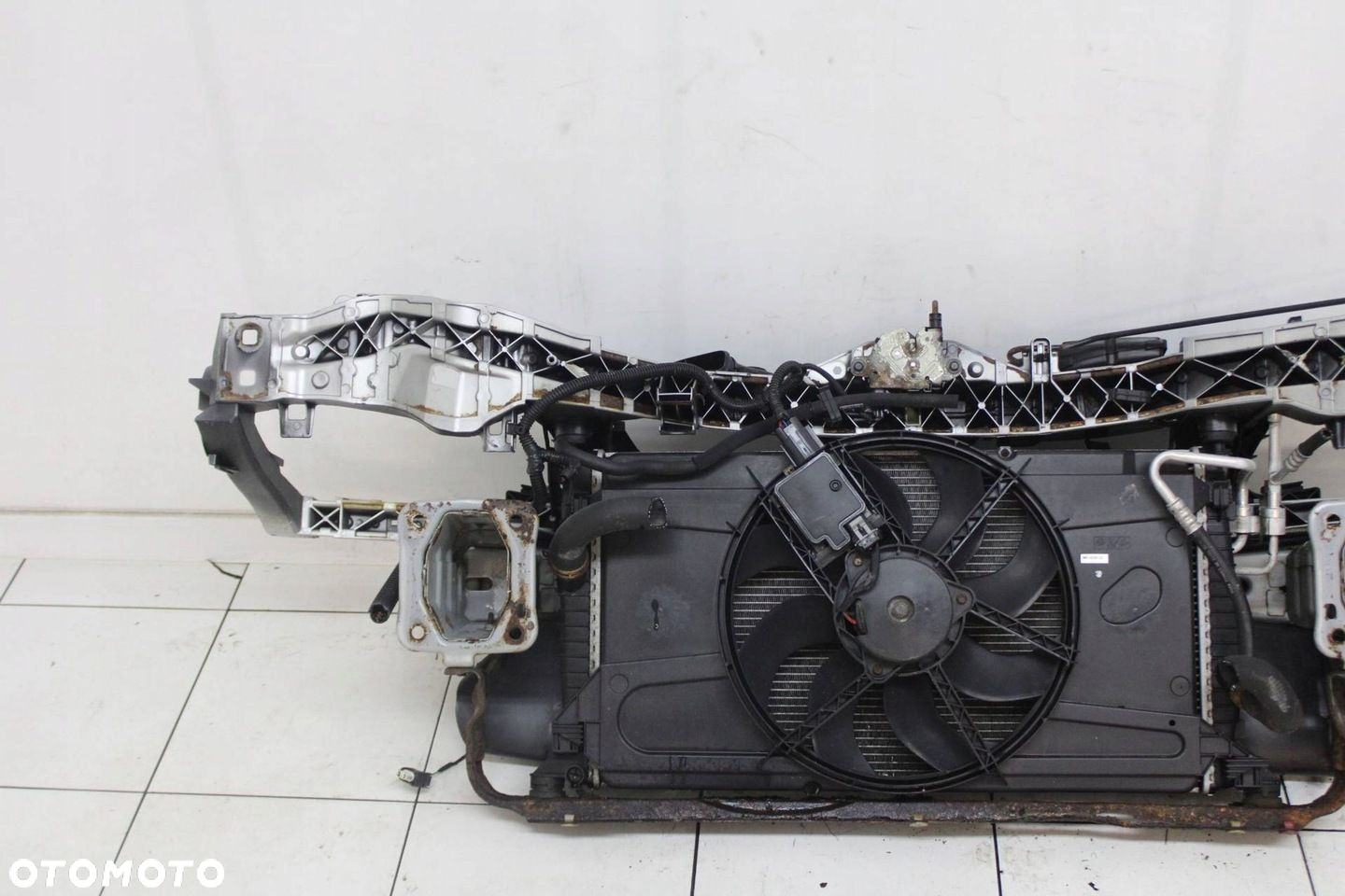 PAS PRZEDNI CHŁODNICE BELKA FORD FOCUS MK2 LIFT 2007R- 1.6 B - 8