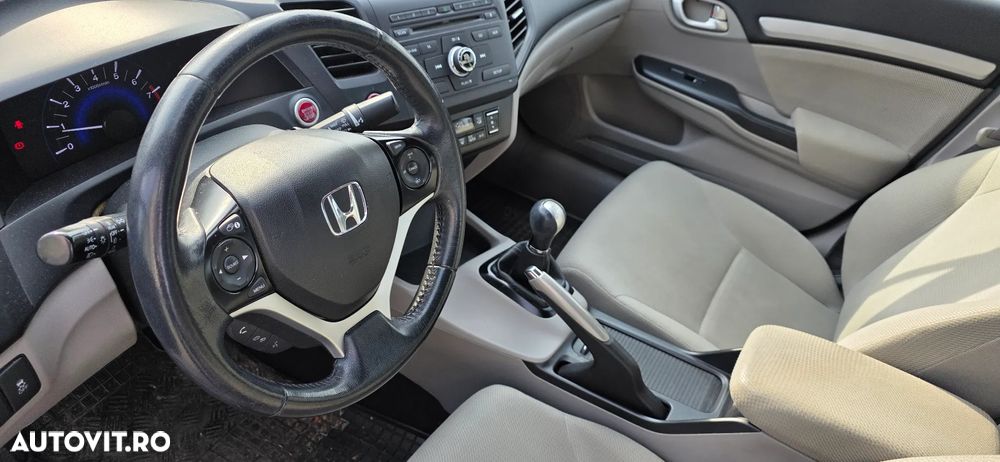 Honda Civic 1.8 MT ES - 27