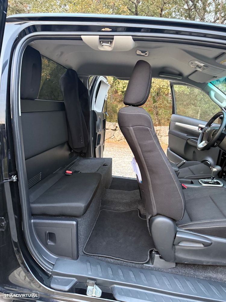 Toyota Hilux 2.8 D-4D 4WD GR Sport - 4