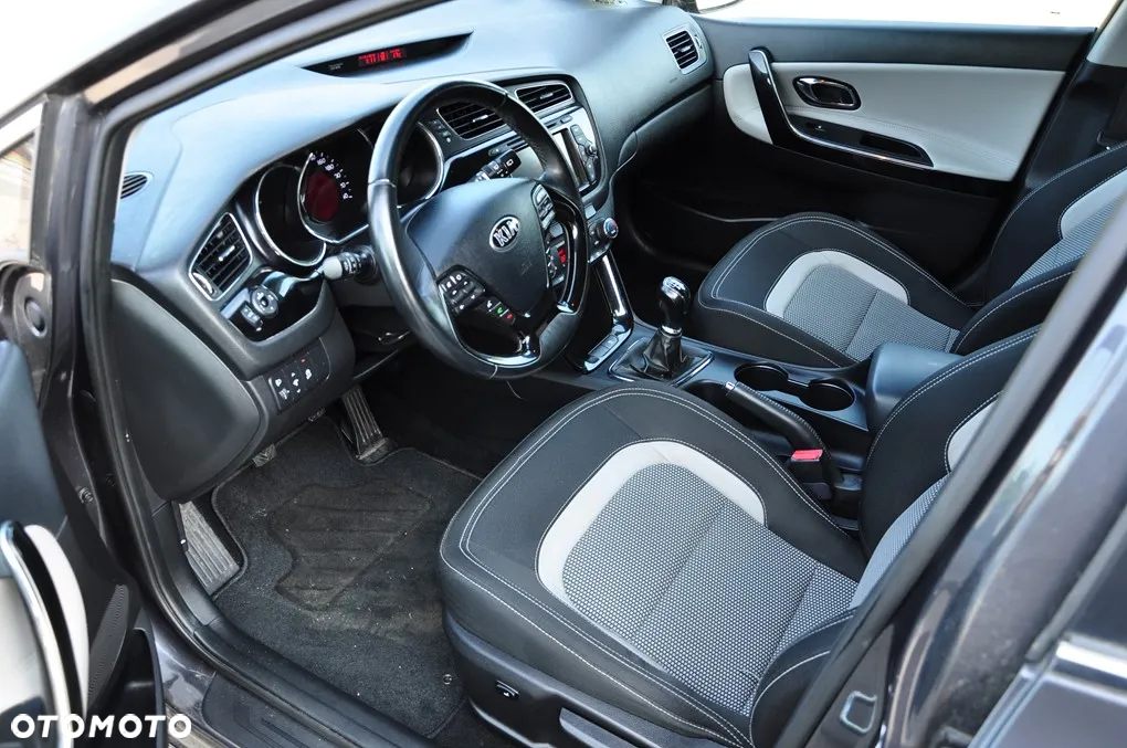 Kia Ceed - 31