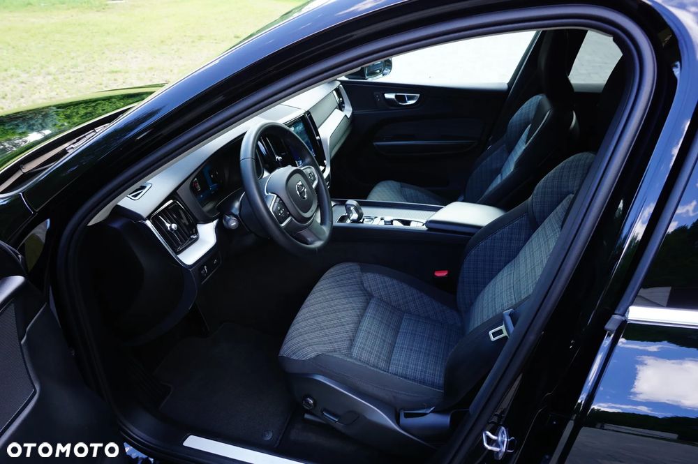 Volvo XC 60 B5 B AWD Momentum Pro - 17