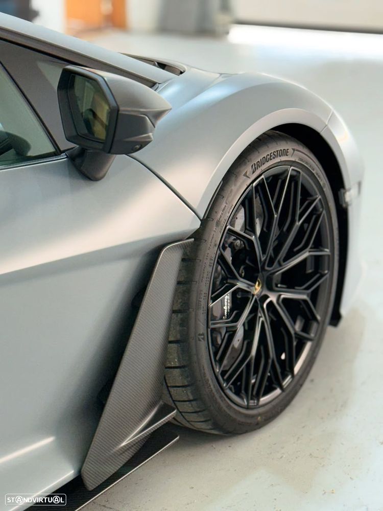 Lamborghini Revuelto 6.5 V12 - 3