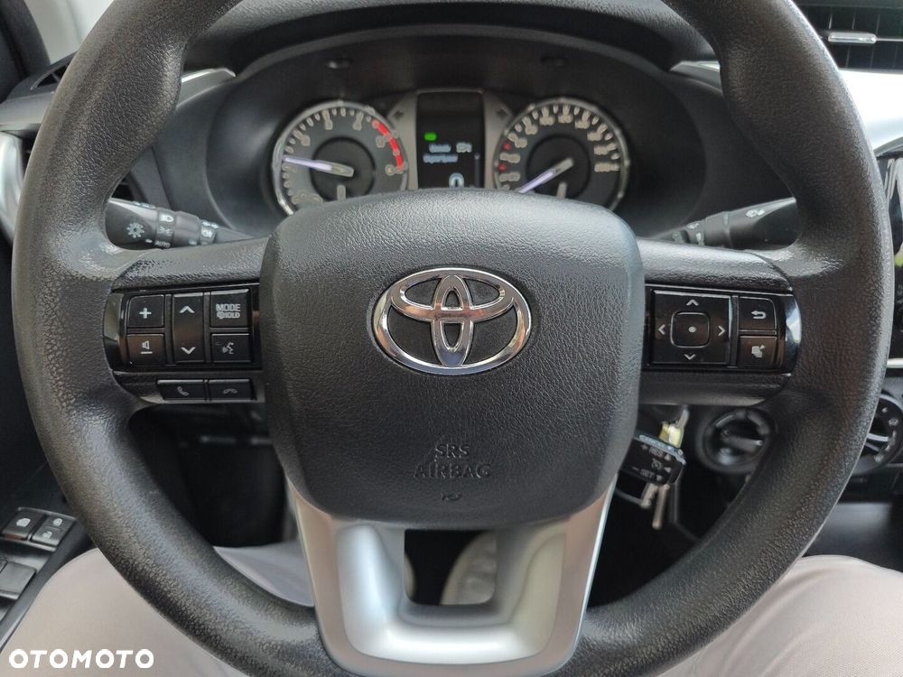 Toyota Hilux 2.4 D-4D Double Cab DLX 4x4 - 11