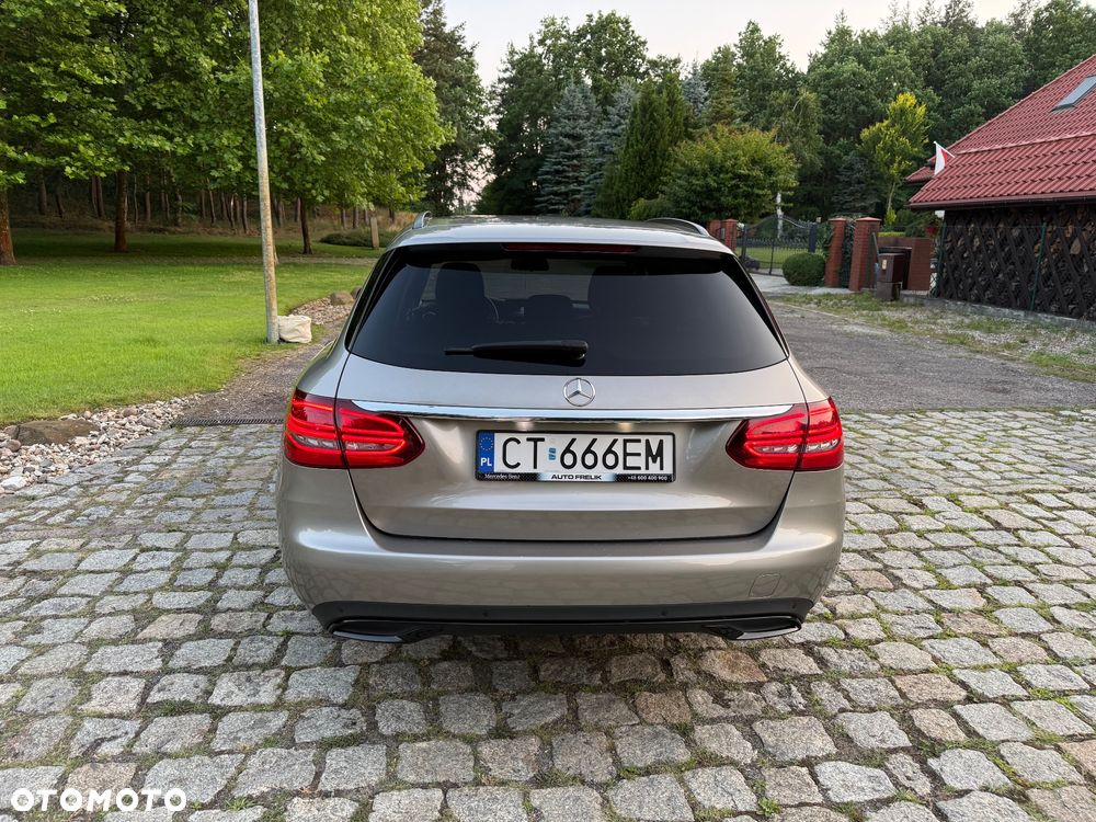 Mercedes-Benz Klasa C 220 d 4Matic 9G-TRONIC Night Edition - 4