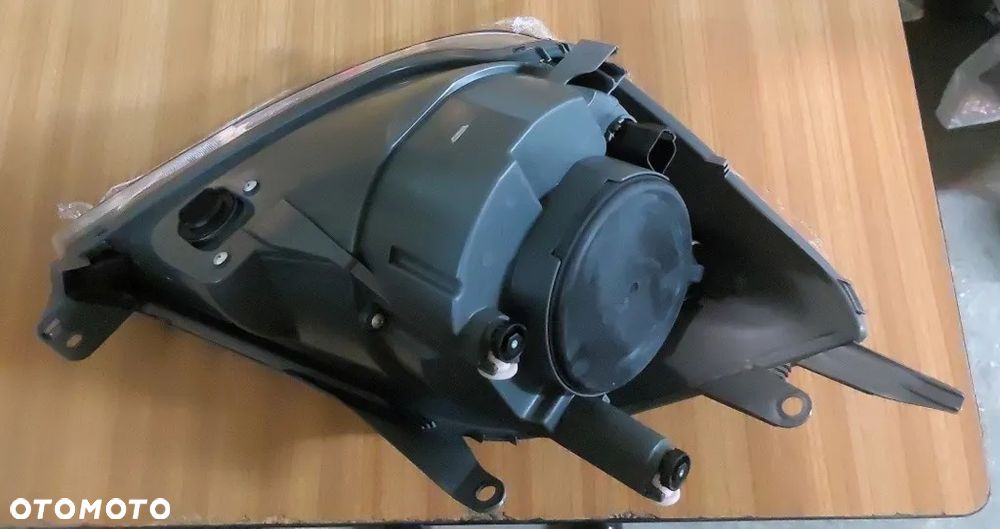 Reflektor lewy pasuje do Ford Fiesta - 3