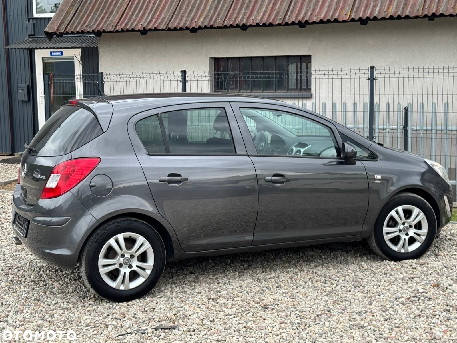 Opel Corsa 1.4 16V Cosmo - 18