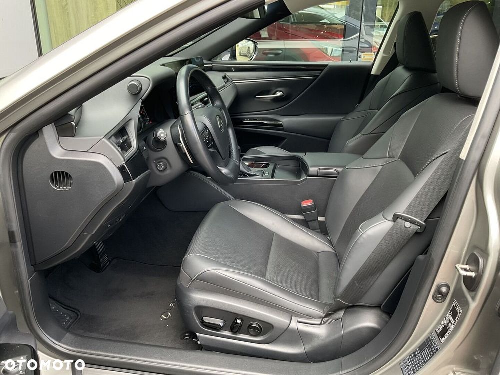 Lexus ES 300h Business Edition - 12