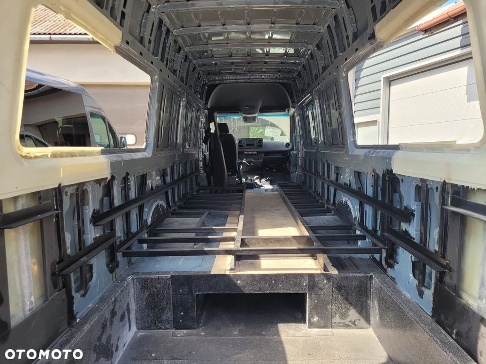 Mercedes-Benz Sprinter - 17