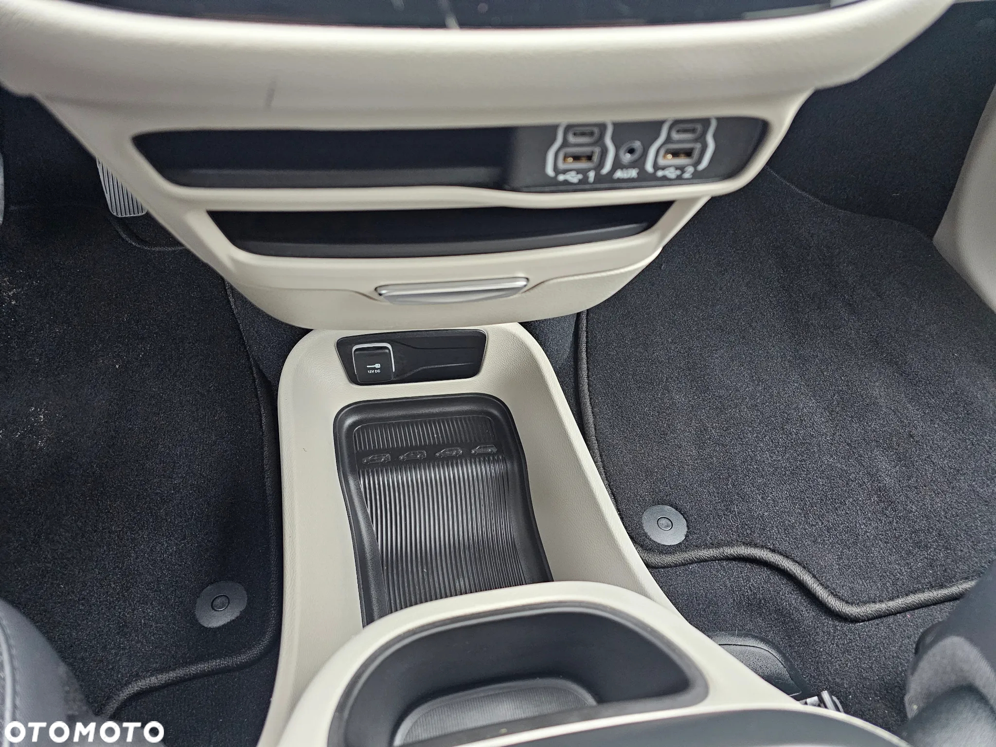 Chrysler Pacifica - 24