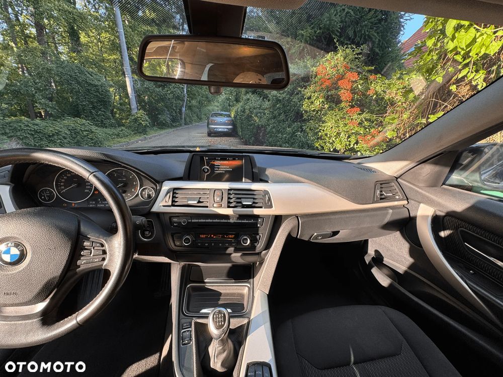 BMW Seria 3 318d - 18