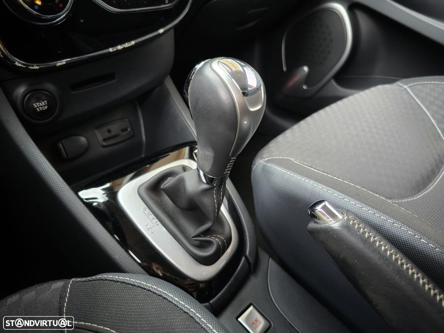 Renault Clio Sport Tourer 1.2 TCE GT EDC - 23