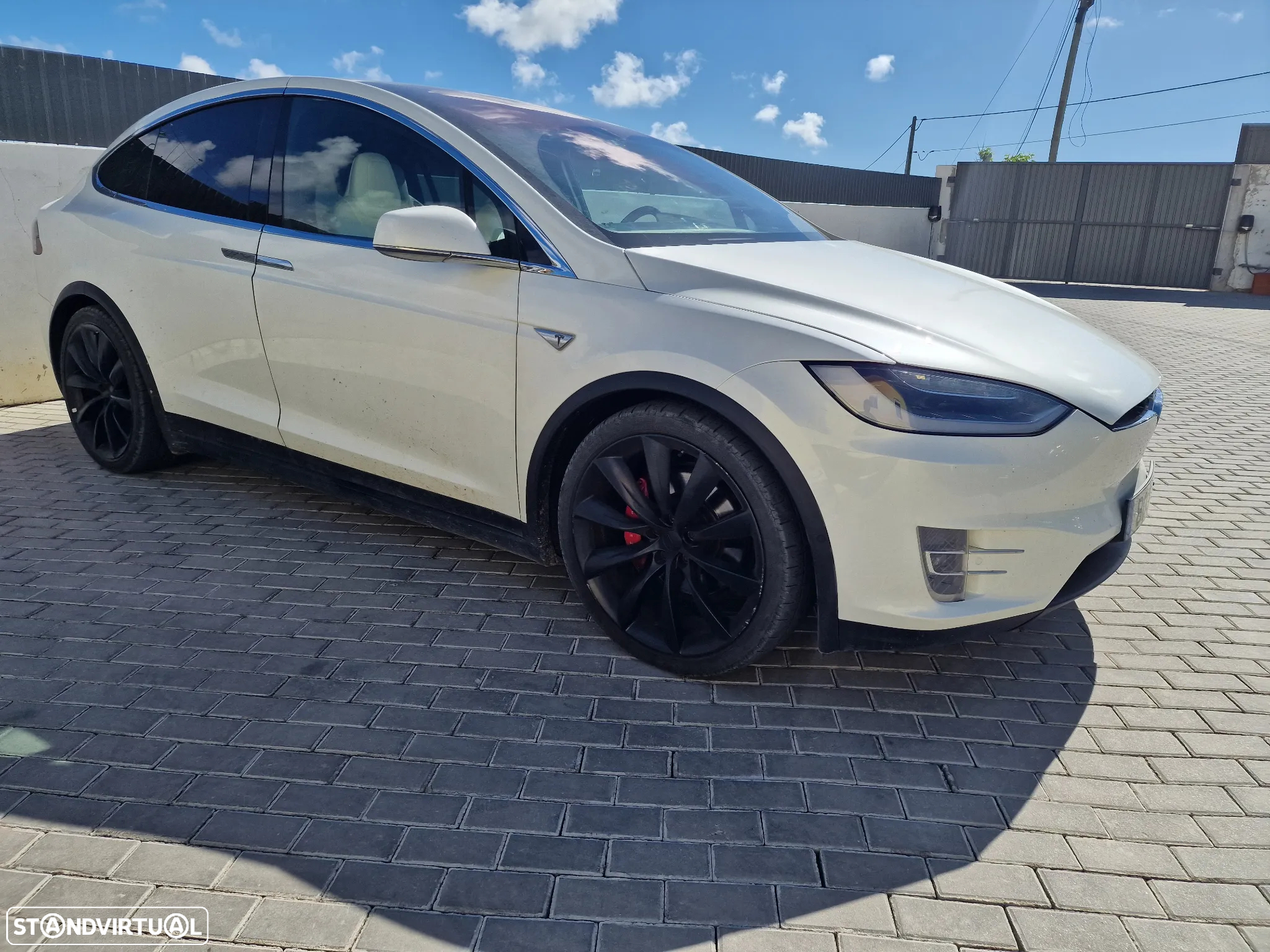 Tesla Model X P100D - 3