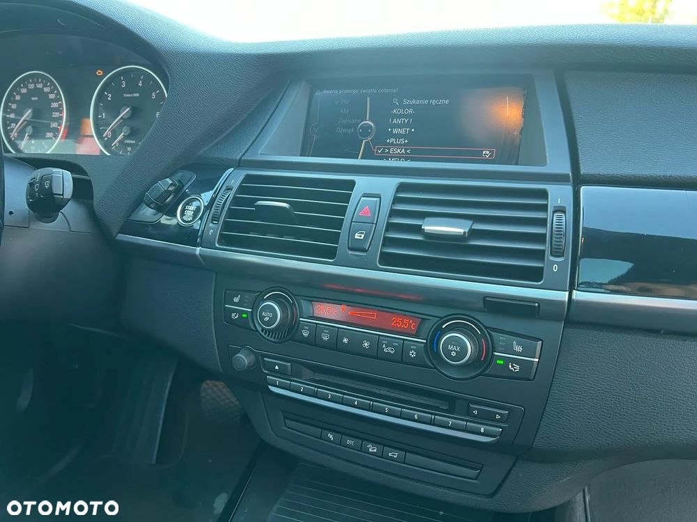 BMW X5 4.8i xDrive - 28