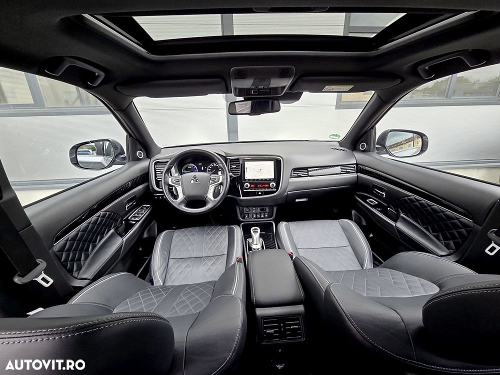 Mitsubishi Outlander - 16