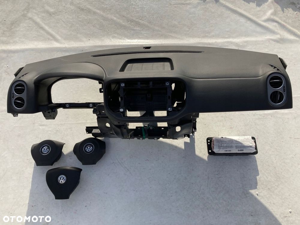 vw tiguan 5n0 deska kokpit konsola poduszki pasy - 2