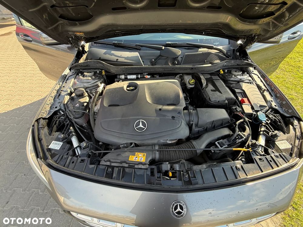 Mercedes-Benz GLA 180 7G-DCT Style - 7