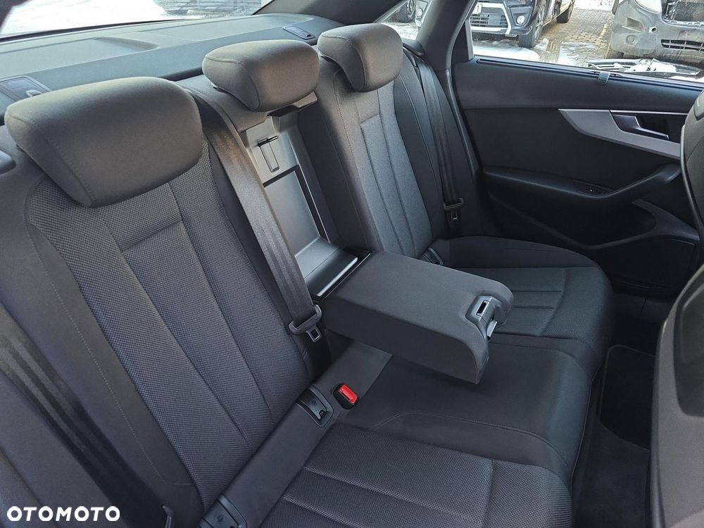 Audi A4 Limousine - 11