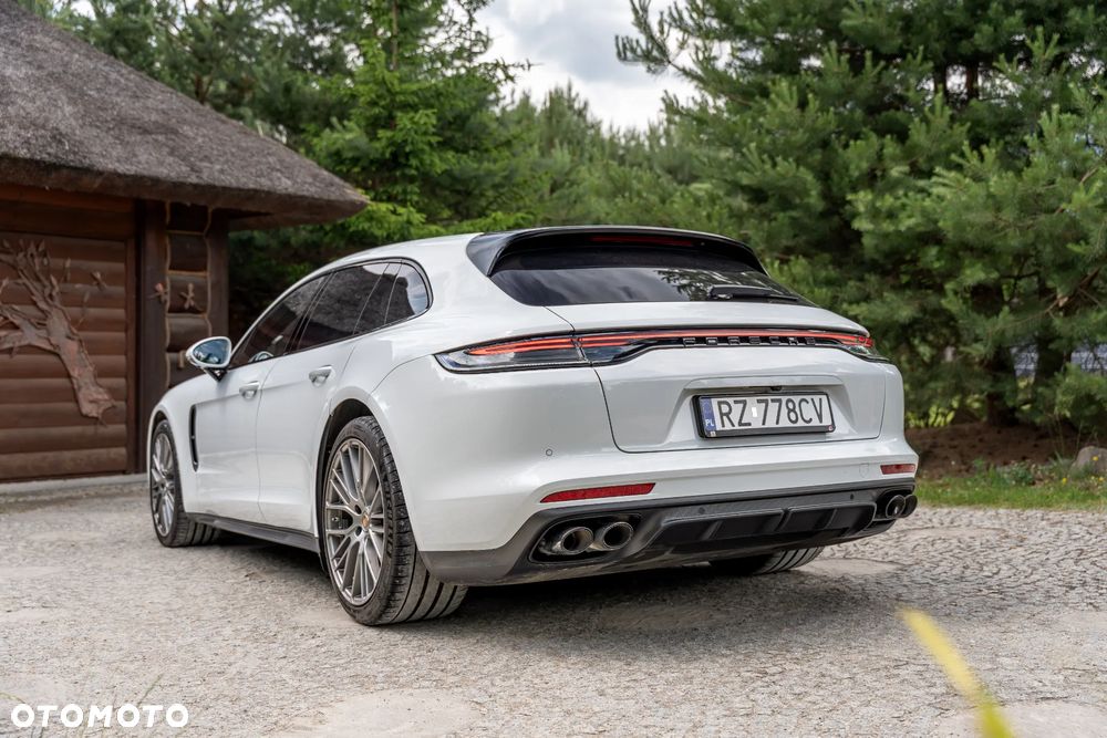 Porsche Panamera 4 Platinum Edition - 12