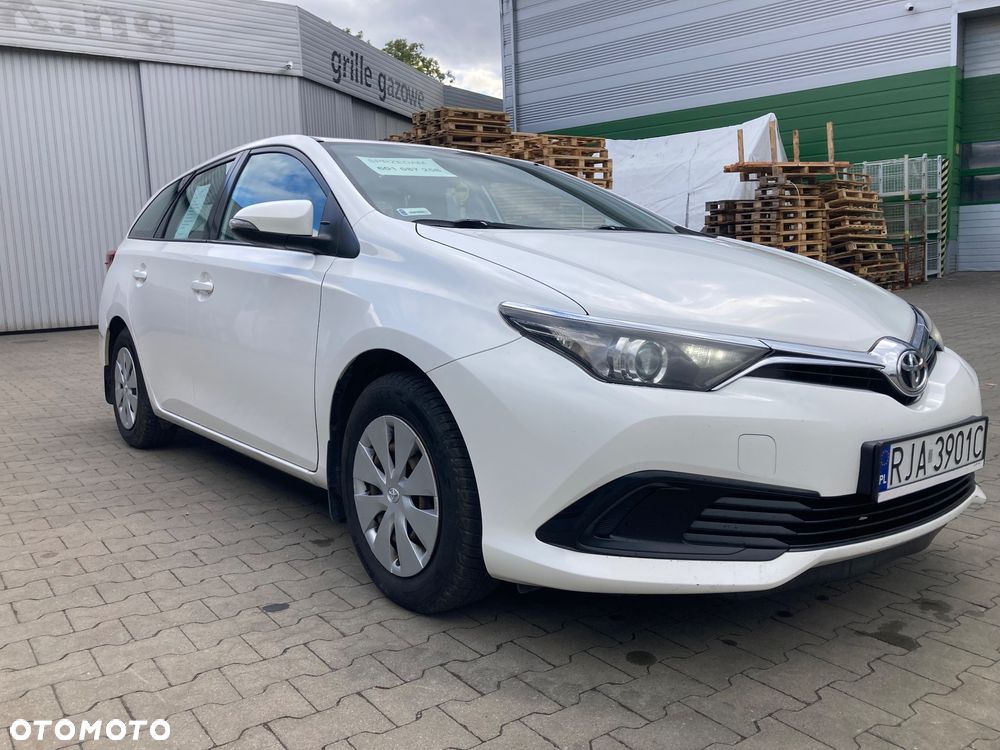 Toyota Auris - 4