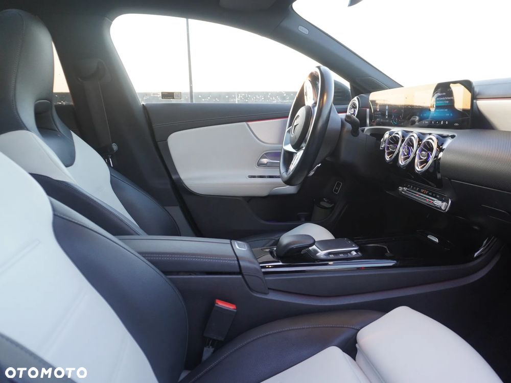 Mercedes-Benz CLA 200 AMG Line 7G-DCT - 23