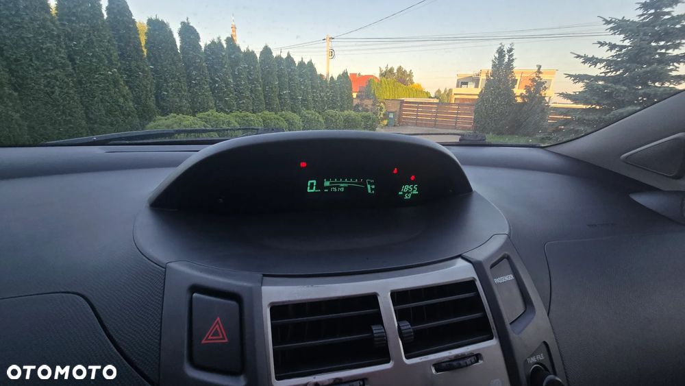 Toyota Yaris 1.0 Luna Start - 33