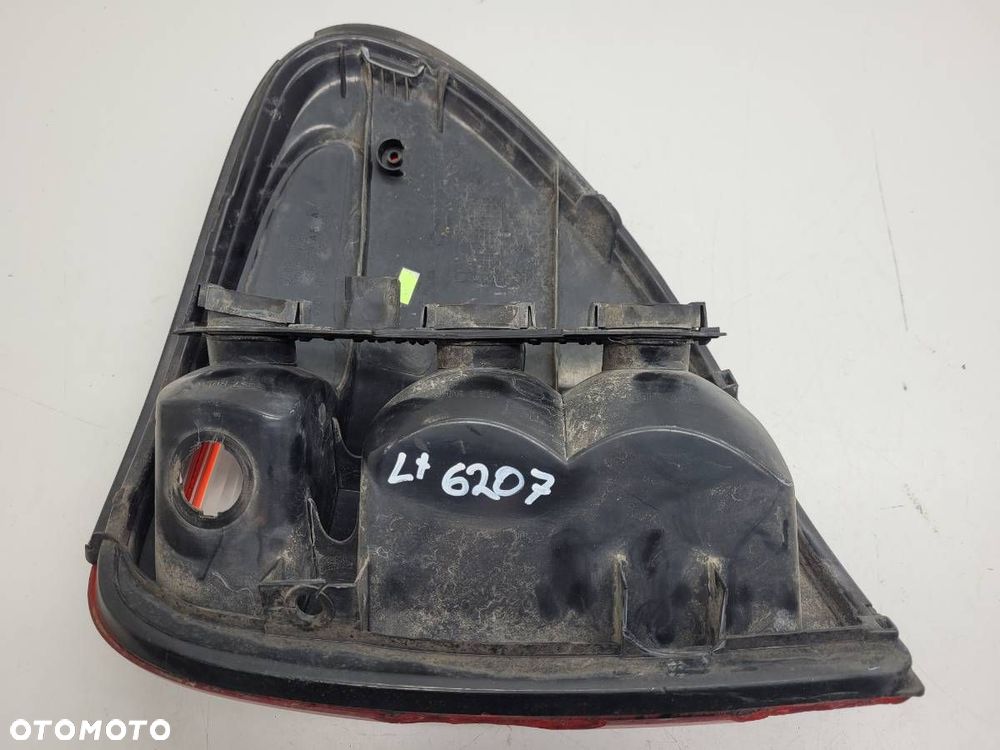 LAMPA TYŁ TYLNA LEWA W BŁOTNIK DODGE CARAVAN VI VOYAGRER EU - 4