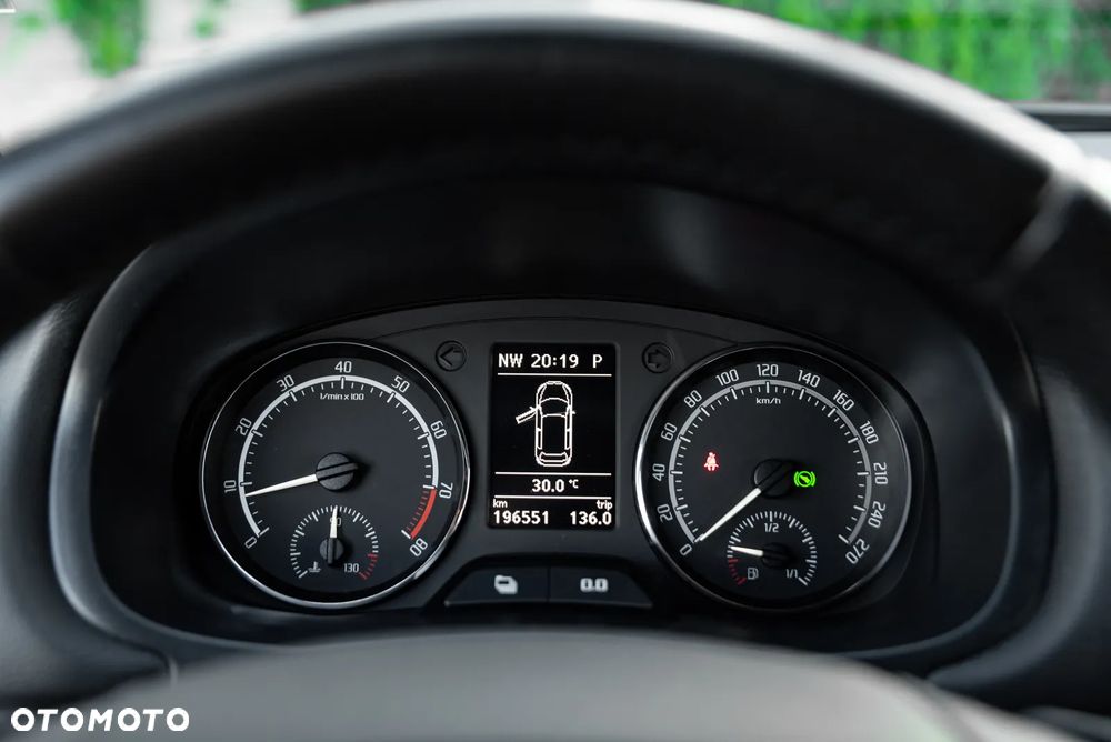 Skoda Fabia 1.4 TSI DSG RS - 32