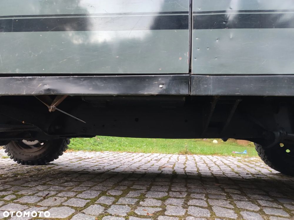 Land Rover Defender 110 2.5 TDI - 6