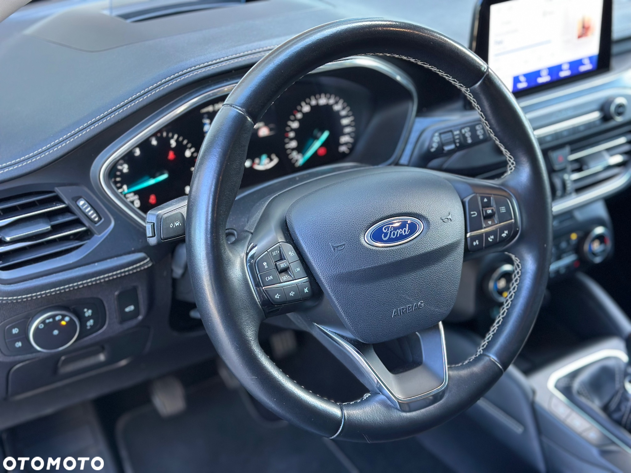 Ford Focus 1.0 EcoBoost Hybrid ST-LINE VIGNALE - 28