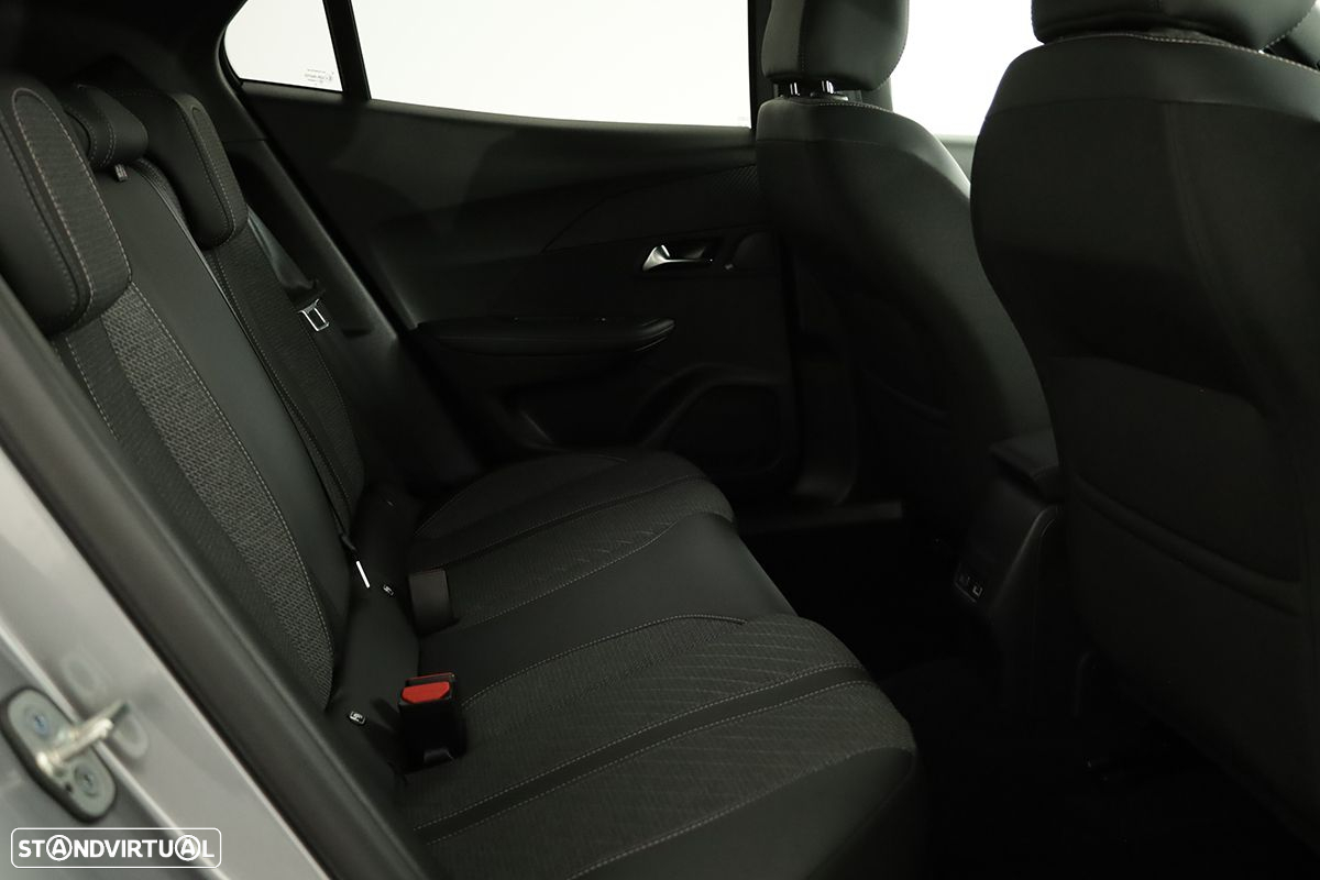 Peugeot 2008 1.2 PureTech Allure - 24