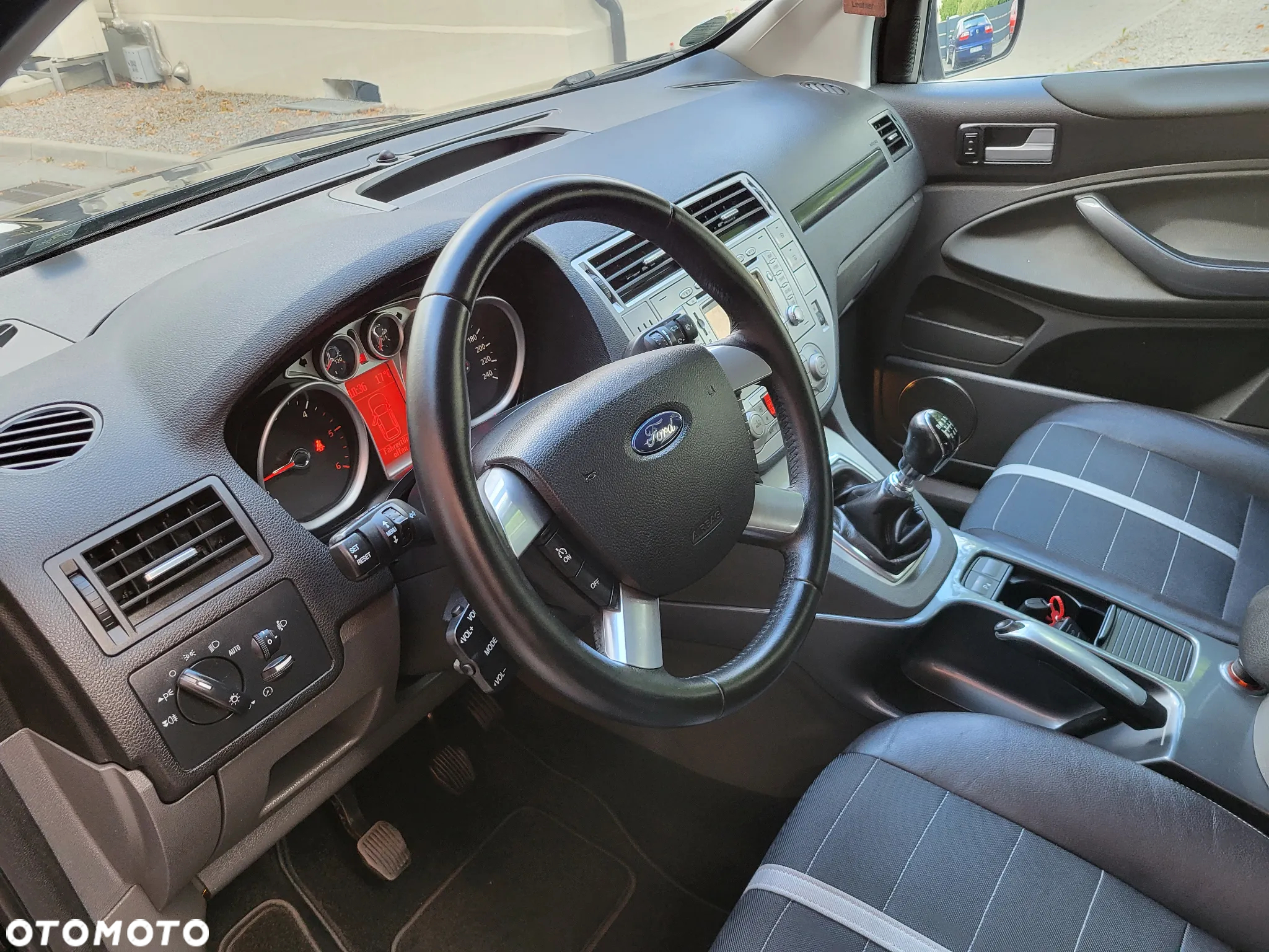 Ford Kuga 2.0 TDCi 4x4 Titanium - 29